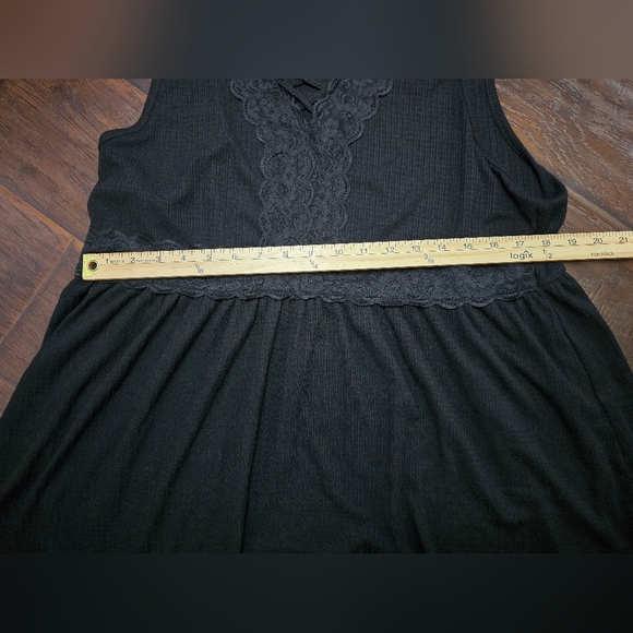 Torrid Womens Black Textured V Neck Lace Tank Top - Picture 4 of 8